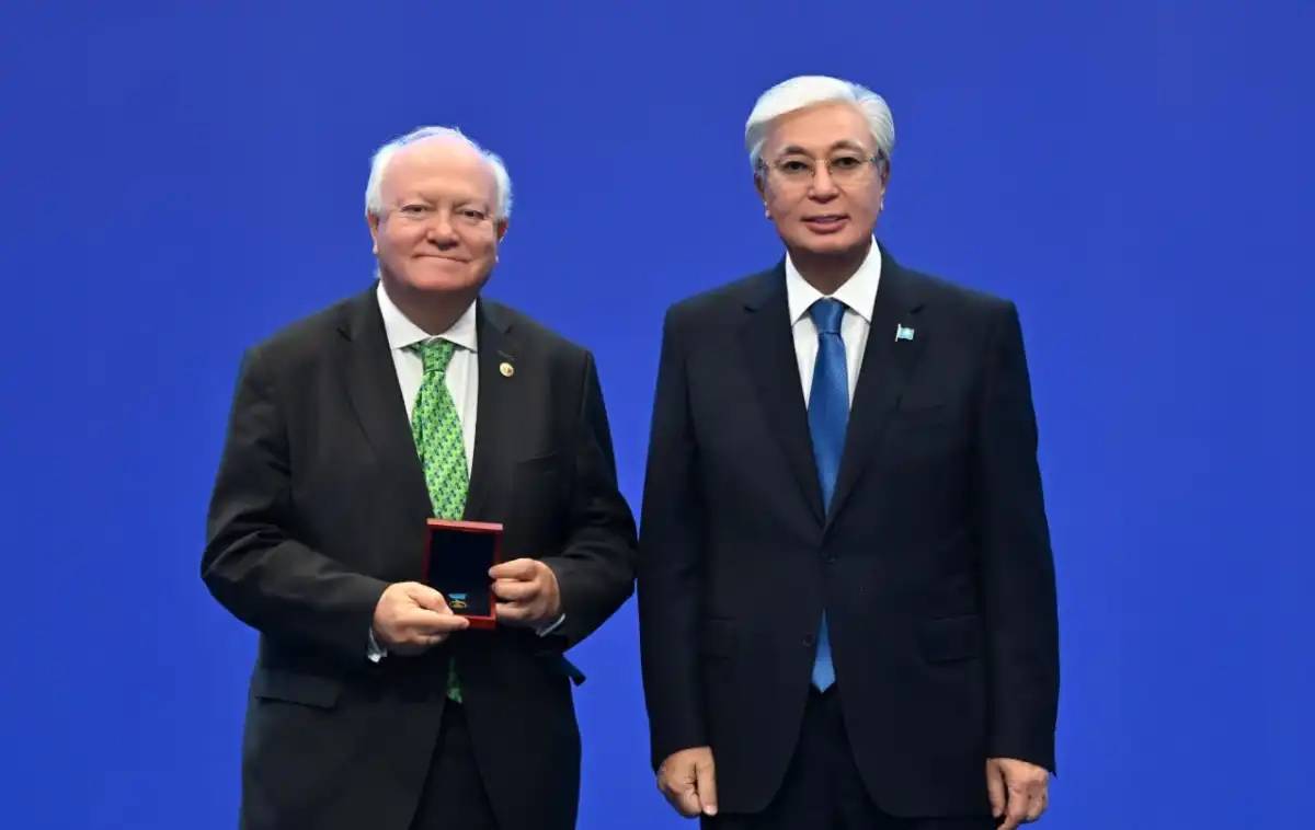 Президент діндер съезіне қатысушыларға мемлекеттік наградалар табыс етті