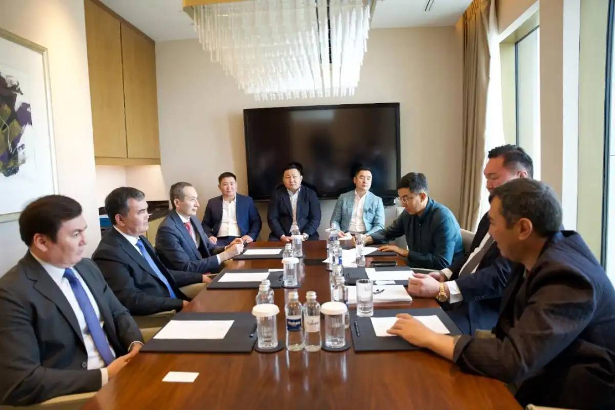 Сумо аңызы Хакухо Се Астанада шеберлік сабағын өткізді