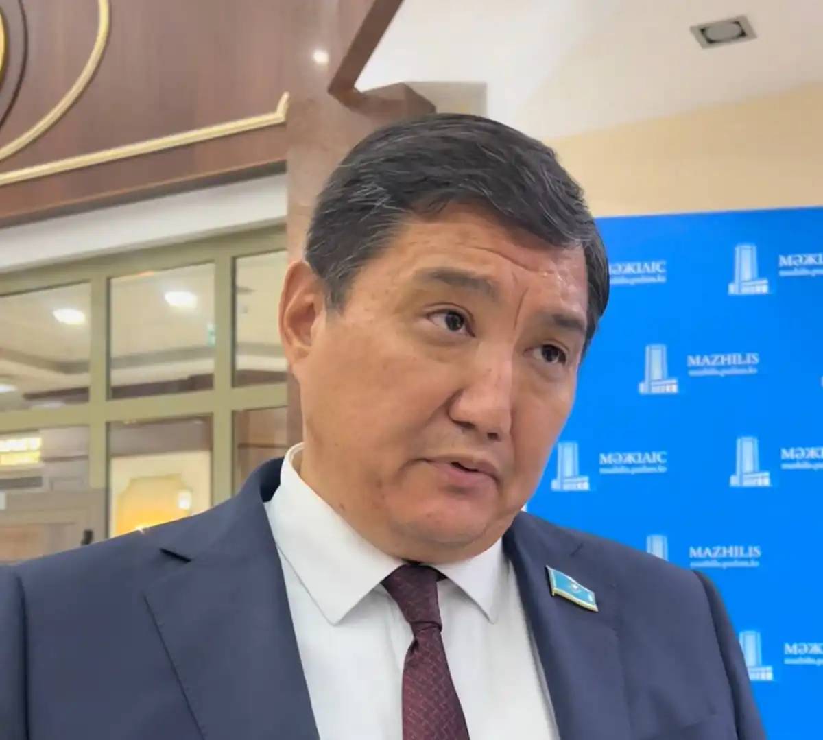 Ең төменгі жалақы көбеюі керек пе: Бақытжан Базарбек жауап берді