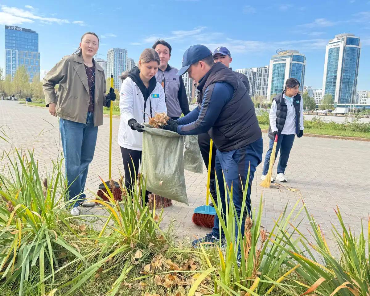 Танымал спортшылар жалпықалалық сенбілікке үлес қосты