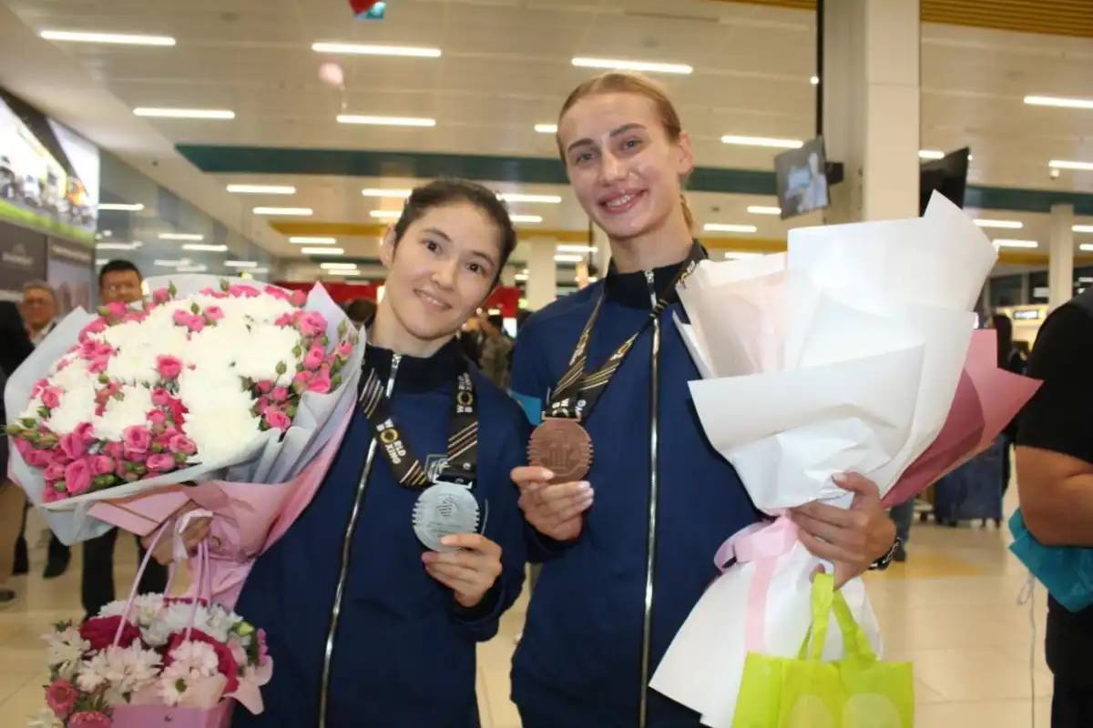 Бокстан әлем чемпионатында жүлдегер атанған әйелдер құрамасы елге оралды