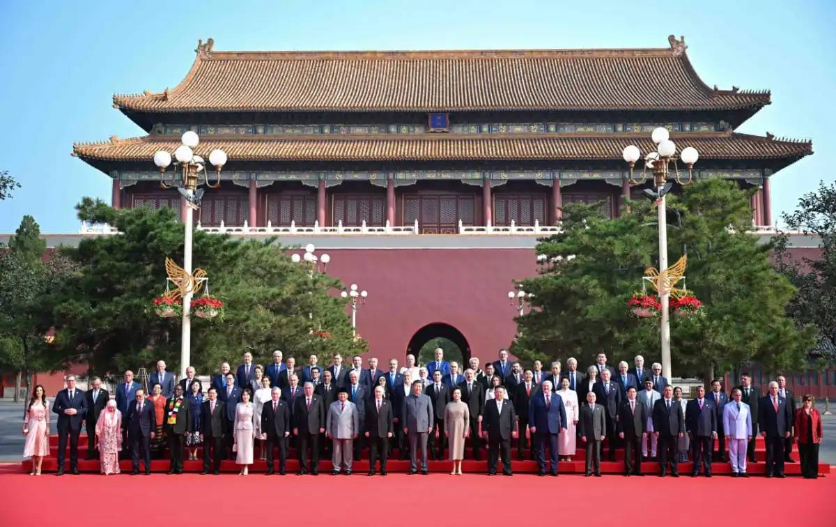 Тоқаев Қытайдағы әскери парадты тамашалады (ФОТО)