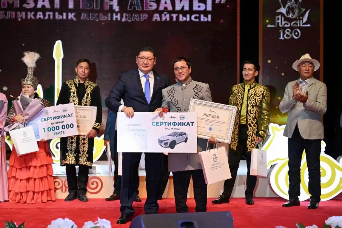 «Адамзаттың Абайы» атты ақындар айтысында Мақсат Ақанов жеңімпаз атанды