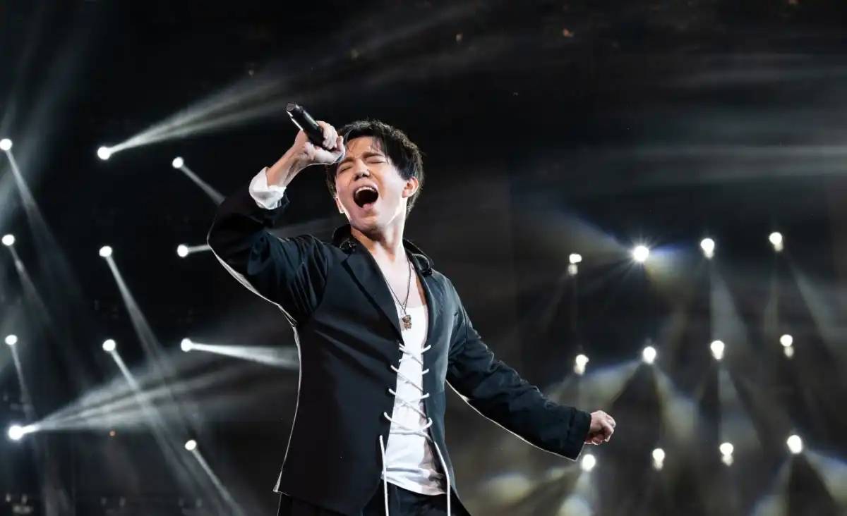 Димаш Құдайберген Қырғызстанда өнер көрсетеді