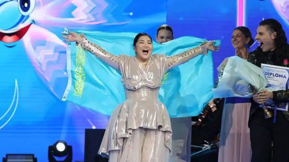 Қазақстандық әнші «Славян базарында» Гран-при жеңіп алды