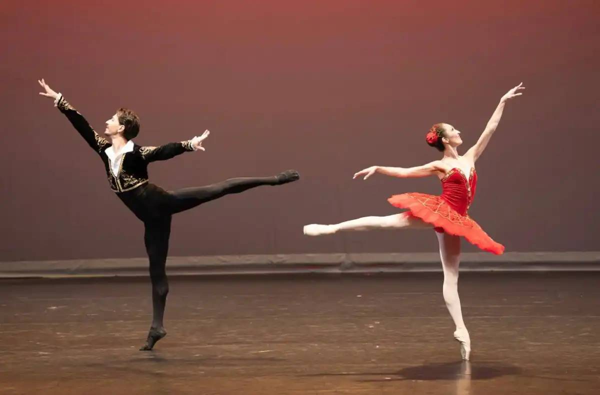 Абай атындағы опера және балет театры әртістері Индонезиядағы фестивальде өнер көрсетті