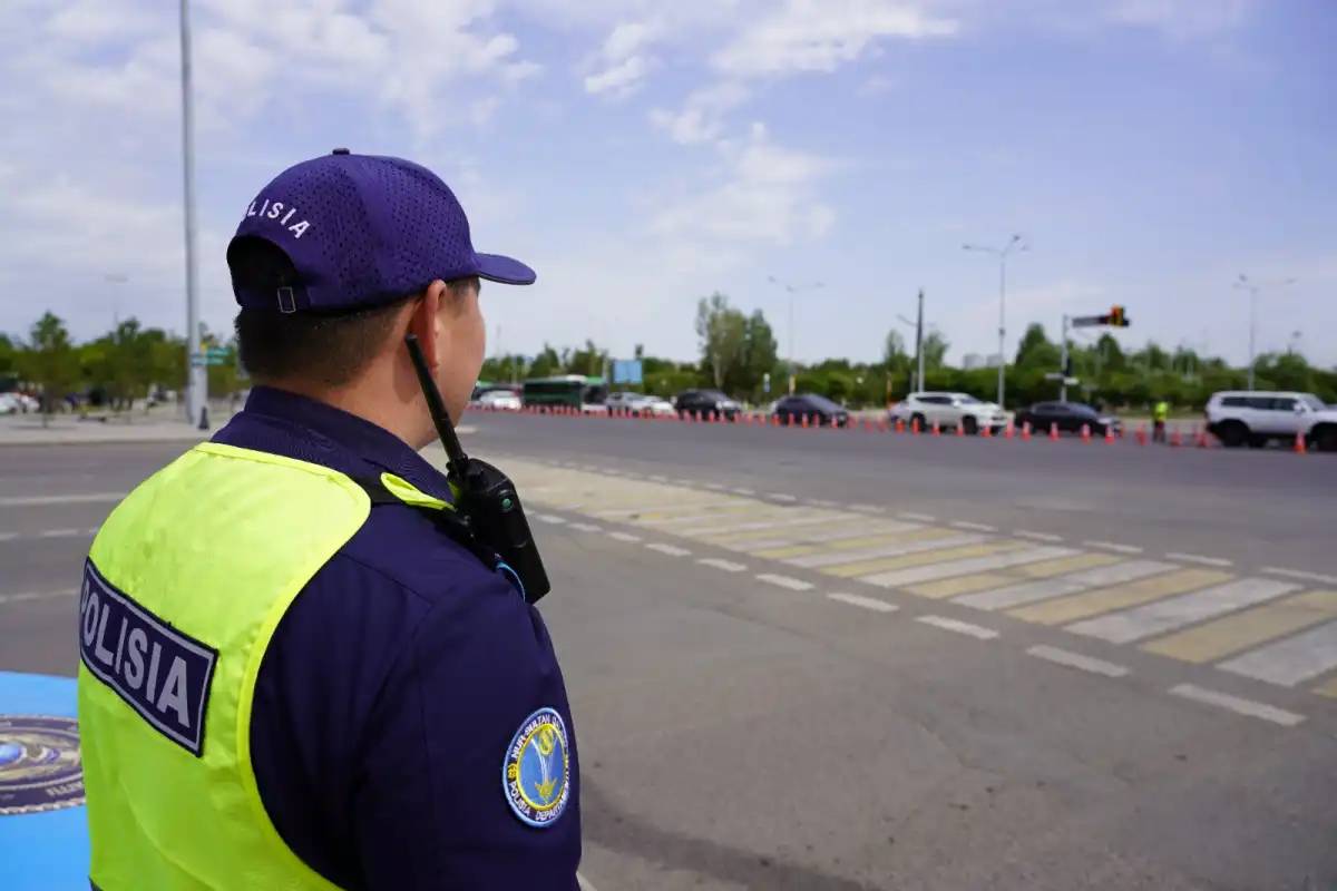 Полицейлер жүргізушілерге жол ережесін қатаң сақтауға шақырады