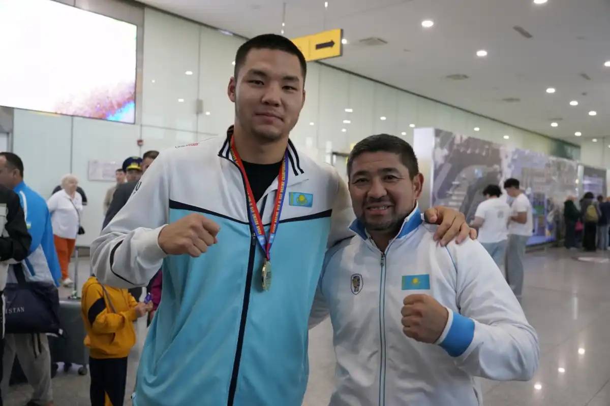 Азия чемпионы атанған астаналық боксшы елге оралды