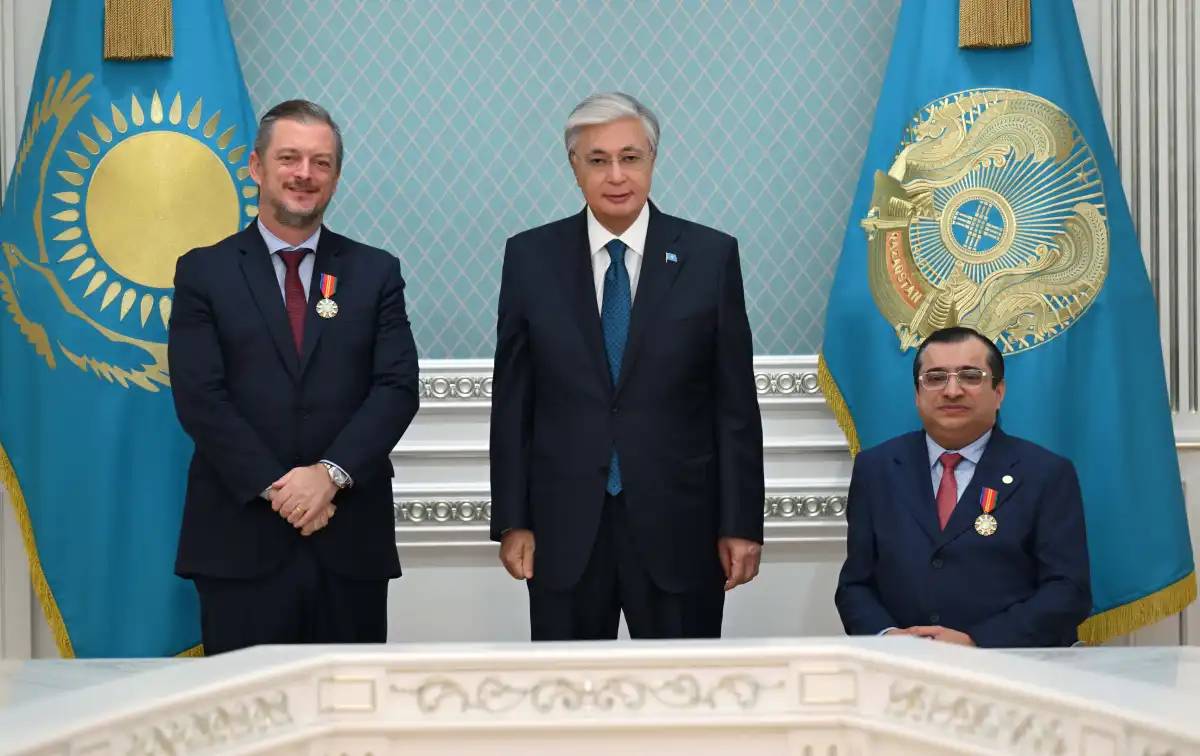 Президент Эндрю Парсонс пен Маджид Рашедті «Достық» орденімен марапаттады