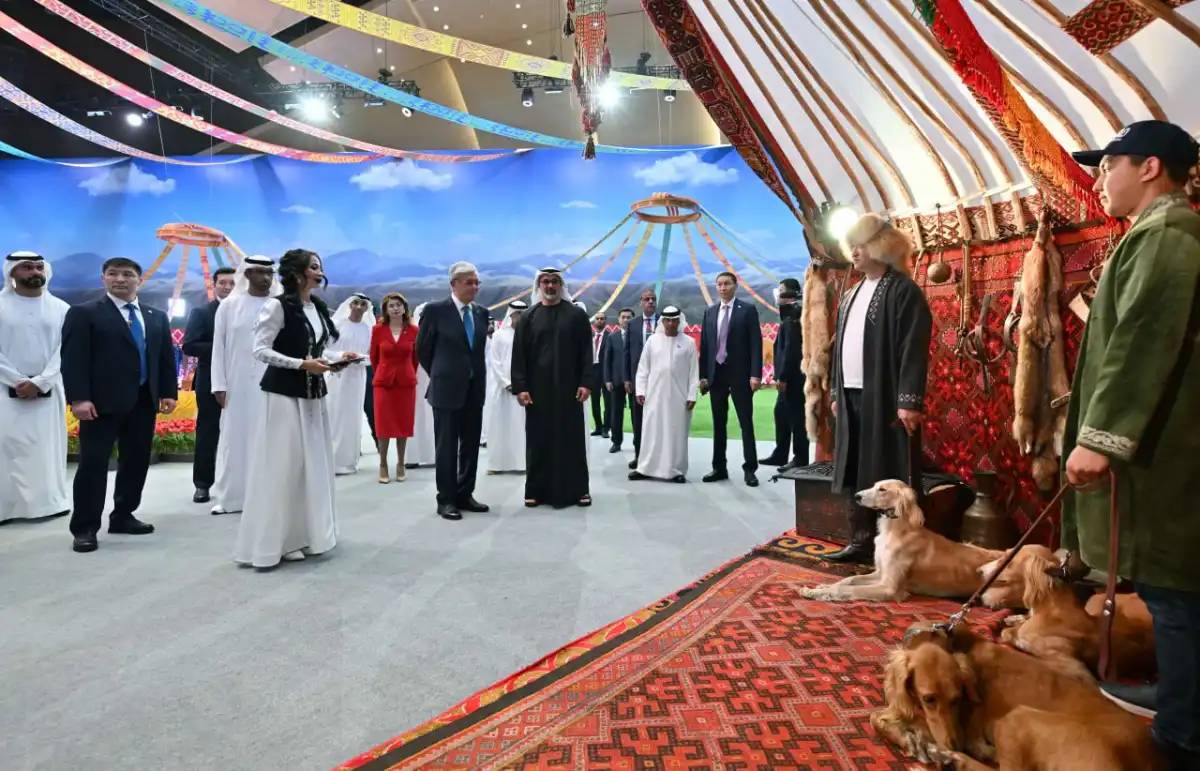 Қазақстан Президенті мен Абу Даби Тақ мұрагері «Этноауыл» көрмесін аралады