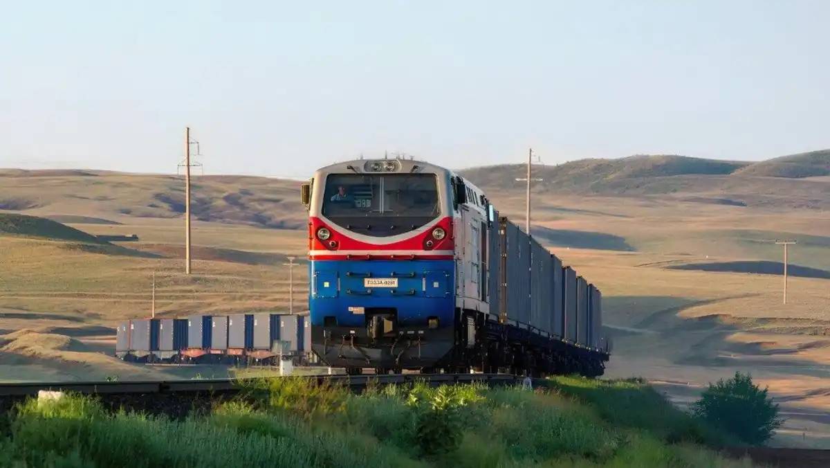 Қарағанды облысында пойыз жеңіл көлікке соғылып, үш адам көз жұмды