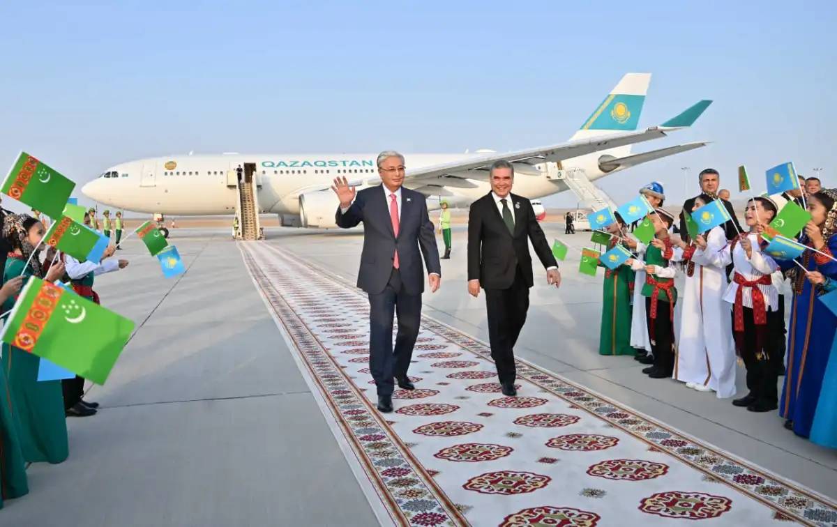 Президент Түрікменстанға барды