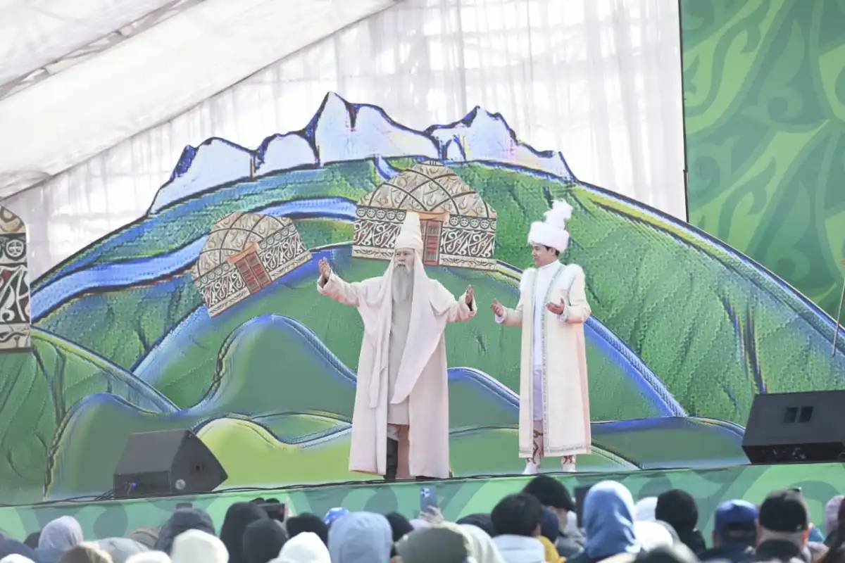 Олжас Бектенов: Жаңарған жыл басы елімізге ризық-несібесін ала келсін!