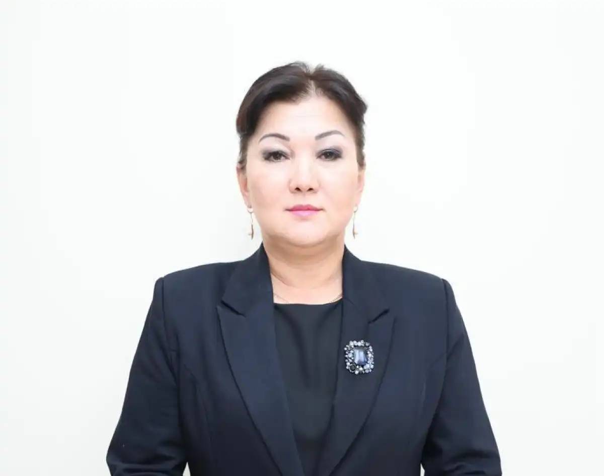 Білімге жол ашқан Ата заң ұрпақтың жарқын болашағының кепіліне айналды - мектеп-лицей директоры