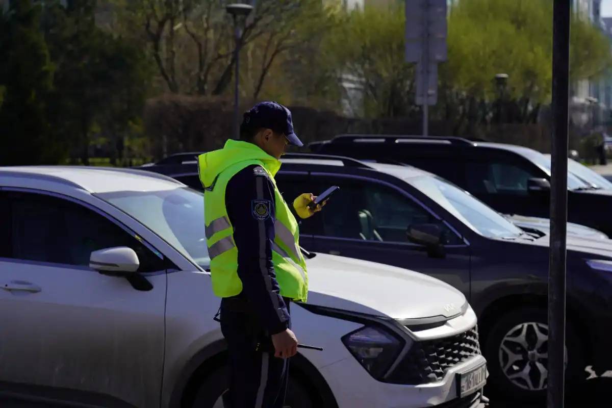 Елордалық полицейлер жүкті әйелді перзентханаға жедел жеткізді (ВИДЕО)