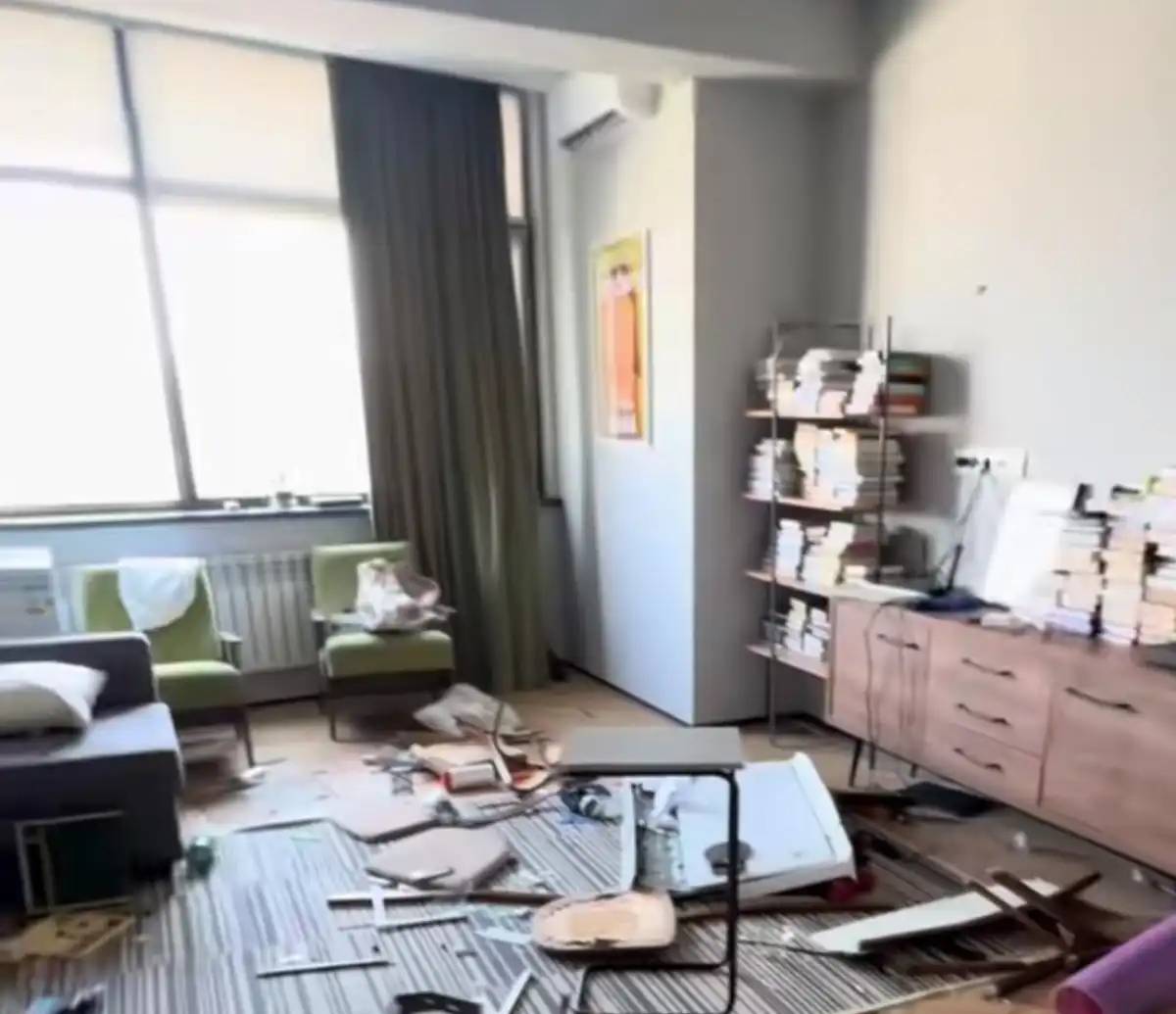 Жалға алған пәтерін қиратып кеткен: желі қолданушыларының жағасын ұстатты