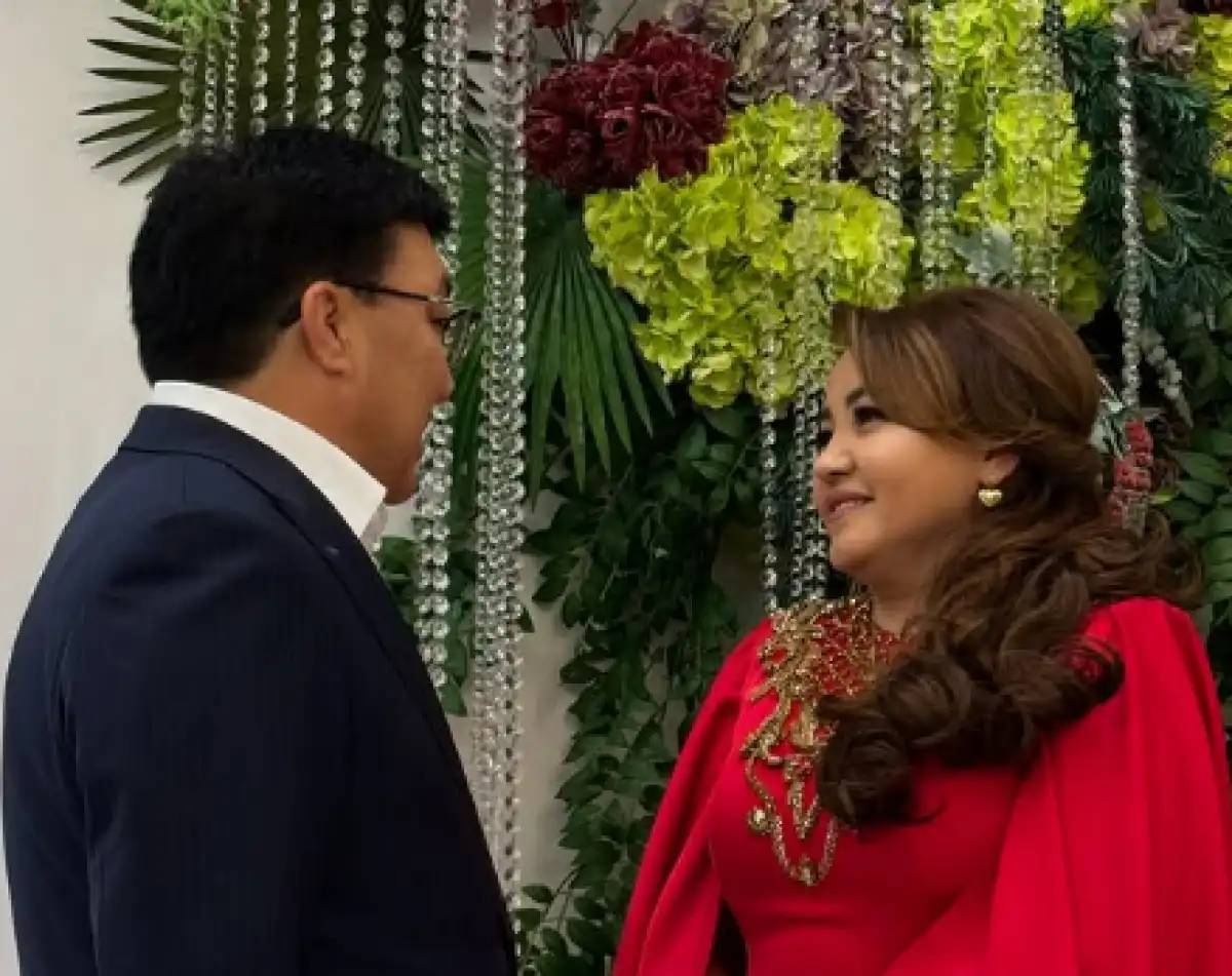 Әнші Тоқтар Серіков жұбайы Бейбітті биылғы туған күнімен ерекше құттықтады