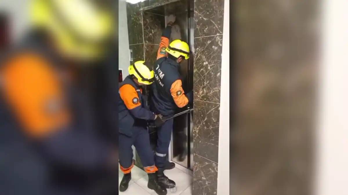 Елордалық құтқарушылар лифтте қалып қойған 9 адамды құтқарды