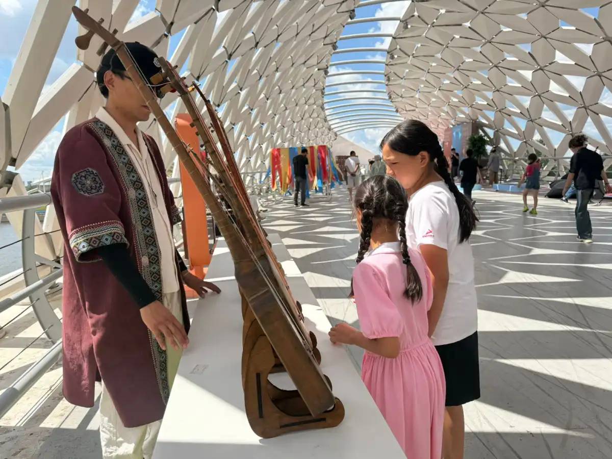 Ұлттық домбыра күні: Астанада өткен мәдени іс-шараға 20 мыңнан астам қонақ жиналды
