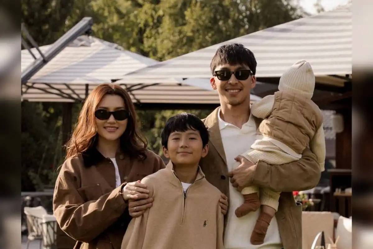 «Нағыз әке»: Әнші Райм өгей ұлын ерекше құттықтады