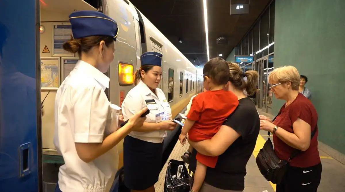 Жазда 7 млн-нан астам жолаушы теміржол көлігімен тасымалданады