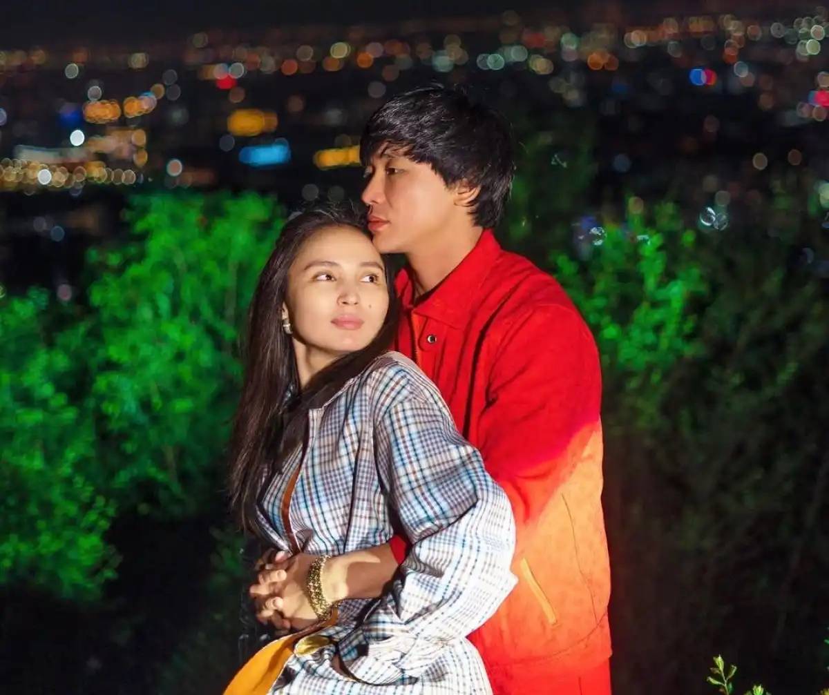 «Жүрегімнің дауасы»: Қайрат Нұртас жұбайы Жұлдыз Әбдікәрімоваға жыр шумақтарын арнады