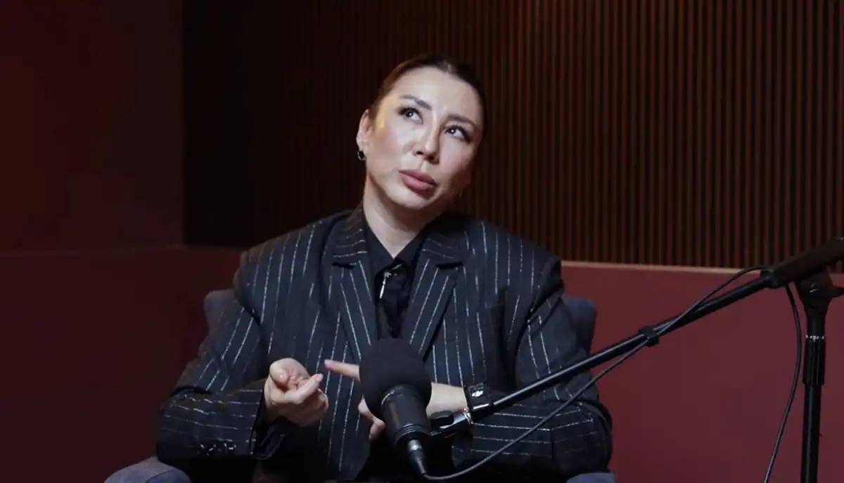 «Шетелде жүргенде аяғым ауыр болып қалғанын білдім»: дизайнер Аида Кауменова құпиясымен бөлісті