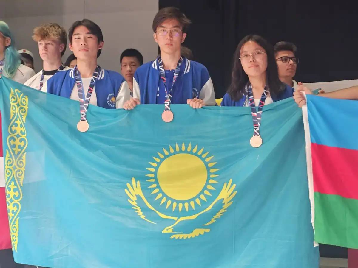 Қазақстандық мектеп оқушылары Франциядағы физика олимпиадасында топ жарды