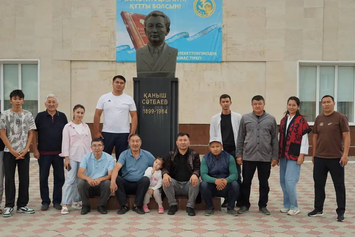 Зерттеуші Абылайхан Қалназаров: Қажымұқан тасының  салмағы –  шамамен 480 келі