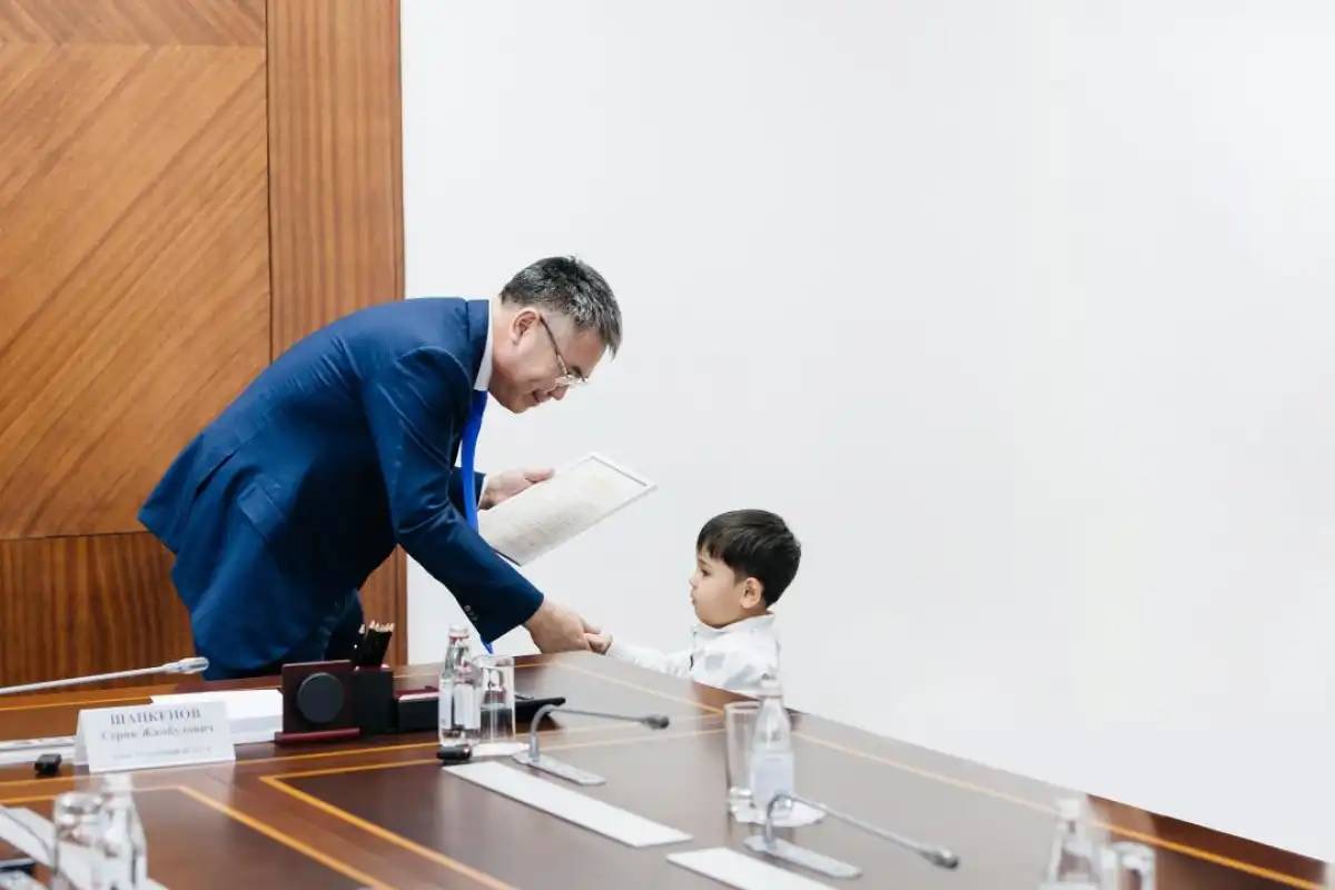 Қоқыс жинап, қошеметке бөленген «кішкентай эколог» Президенттен алғыс алды