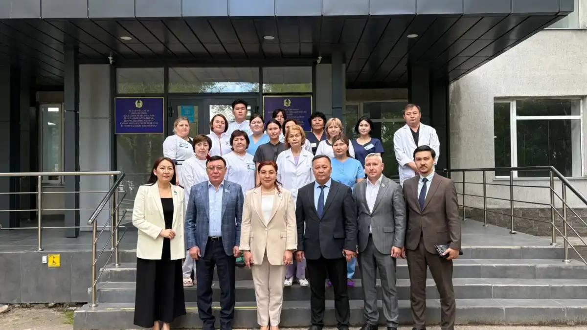 Сенат депутаттары елордалық ұйымдардың ұжымдарымен кездесті