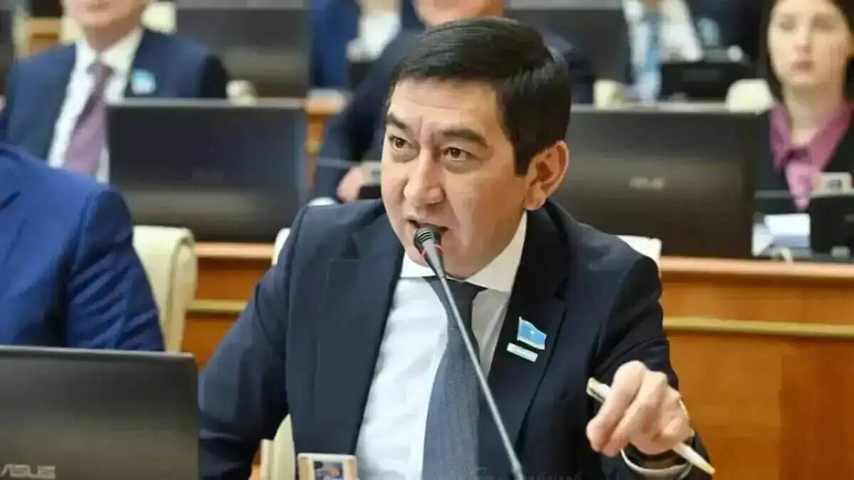 «МӘМС-ке ақша төлеу қаншалықты әділетті»: Ринат Зайытов денсаулық сақтау саласындағы бірқатар проблемаға тоқталды