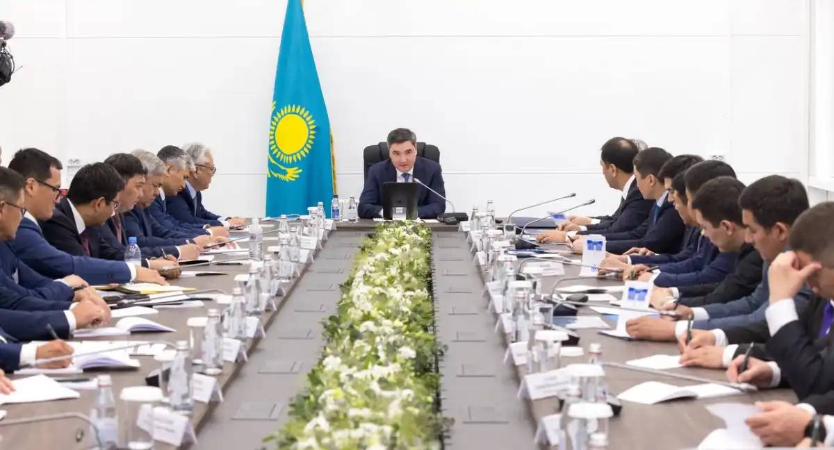 Олжас Бектенов моноқалаларды дамыту мәселелері бойынша республикалық кеңес өткізді