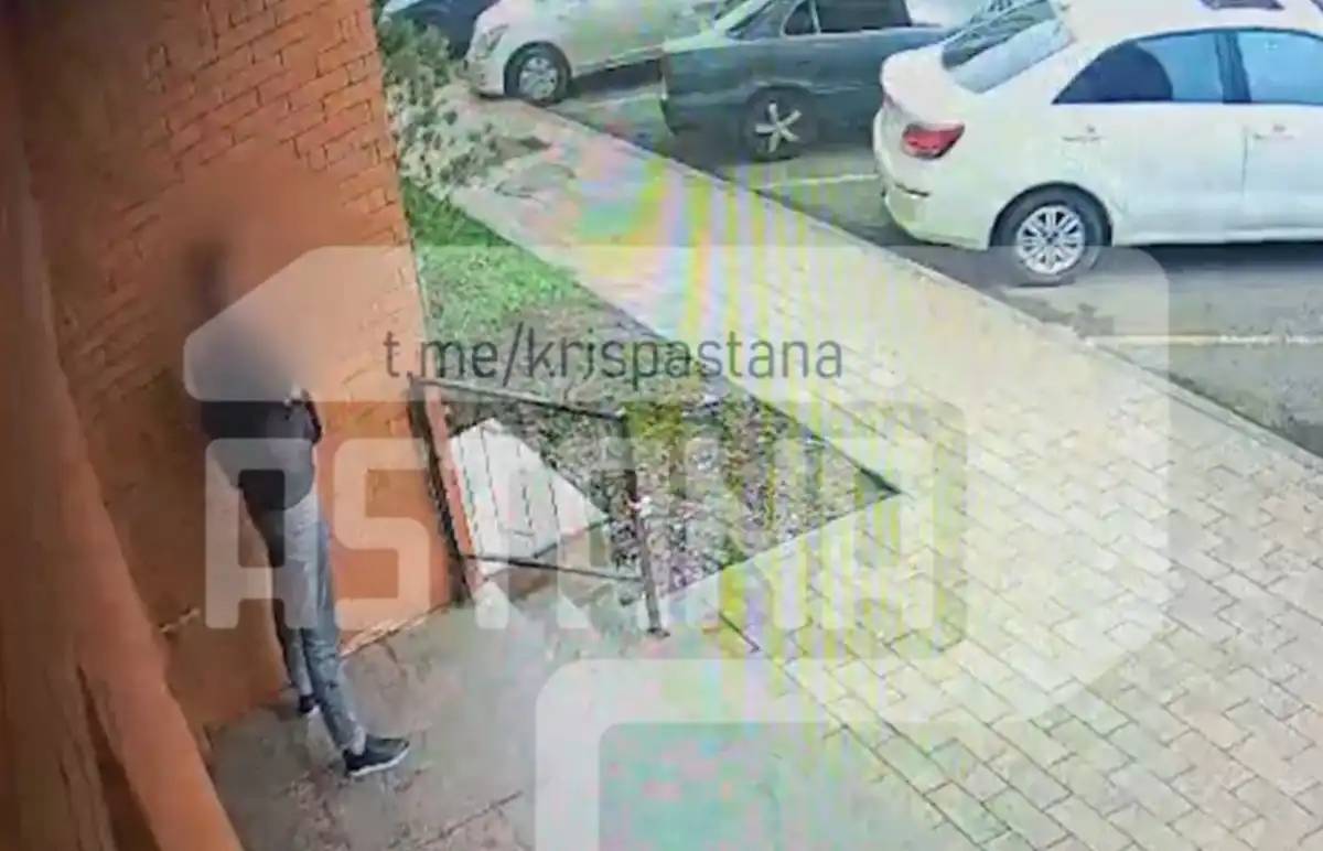 «Мас күйде болған»: Астанада тұрғын үй кешені ауласында оқ атқан ер адам ұсталды (ВИДЕО)