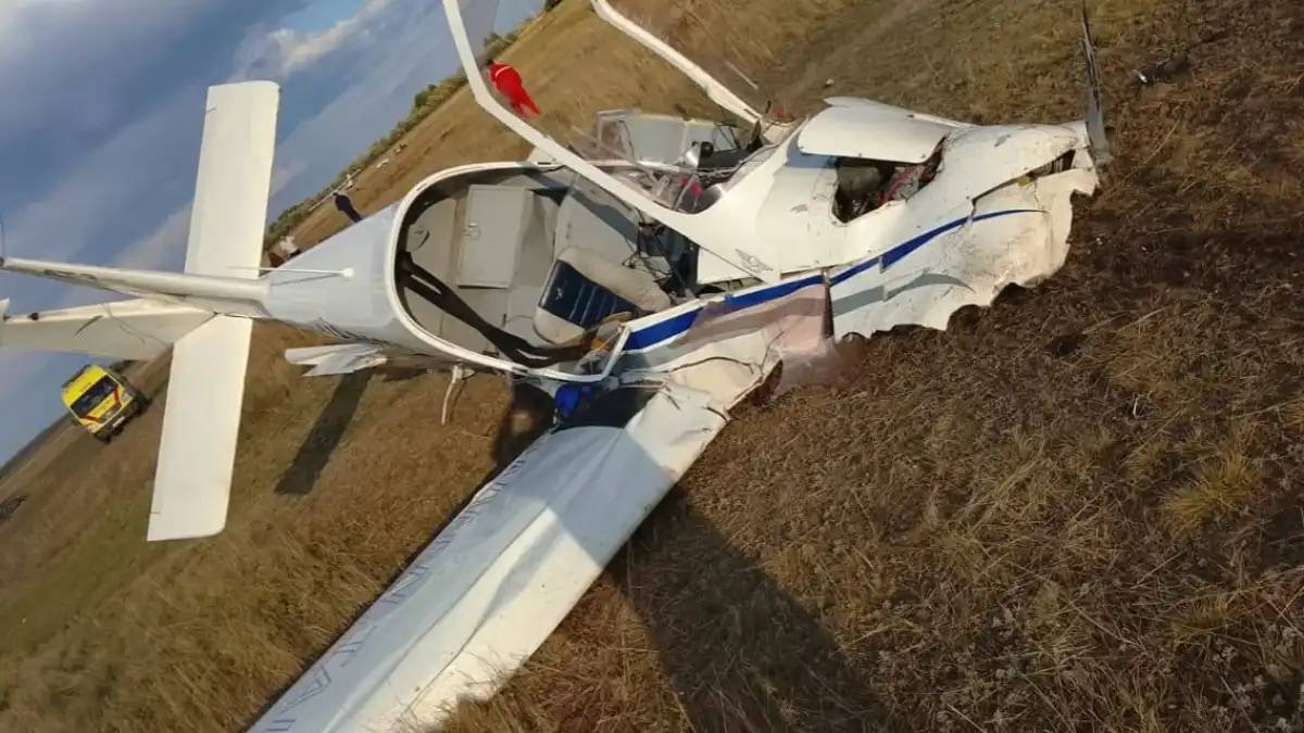 Екі адам қаза тапты: Ақмола облысында жеке ұшақ апатқа ұшырады