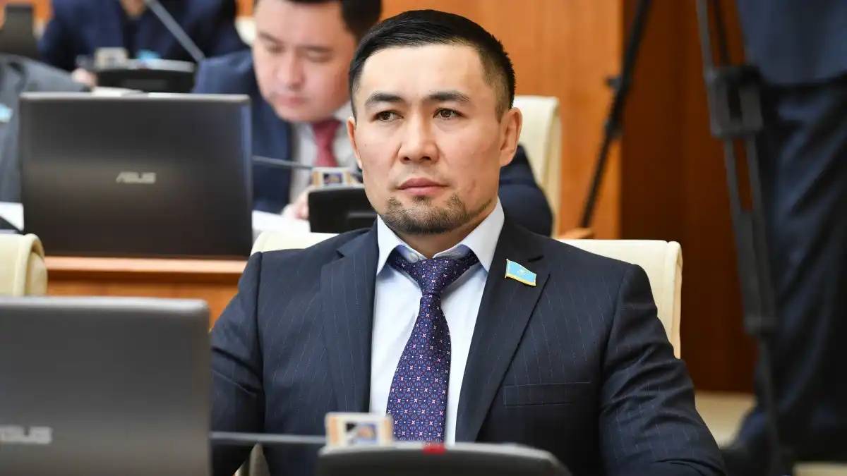 «Ажырасқандарға табыс салығын арттыру қажет»: Мәжіліс депутаты ажырасуға мемлекеттік баж салуды ұсынды