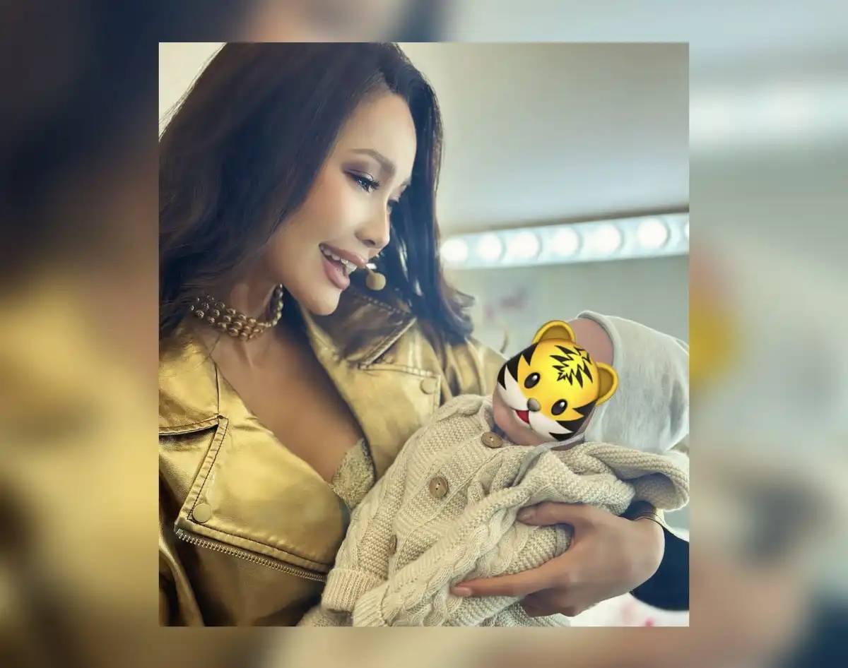 «Баласы ма, күйеуге шығып па еді?»: Оқырмандар Жанар Дұғалованың сәби құшақтаған суретін талқылады