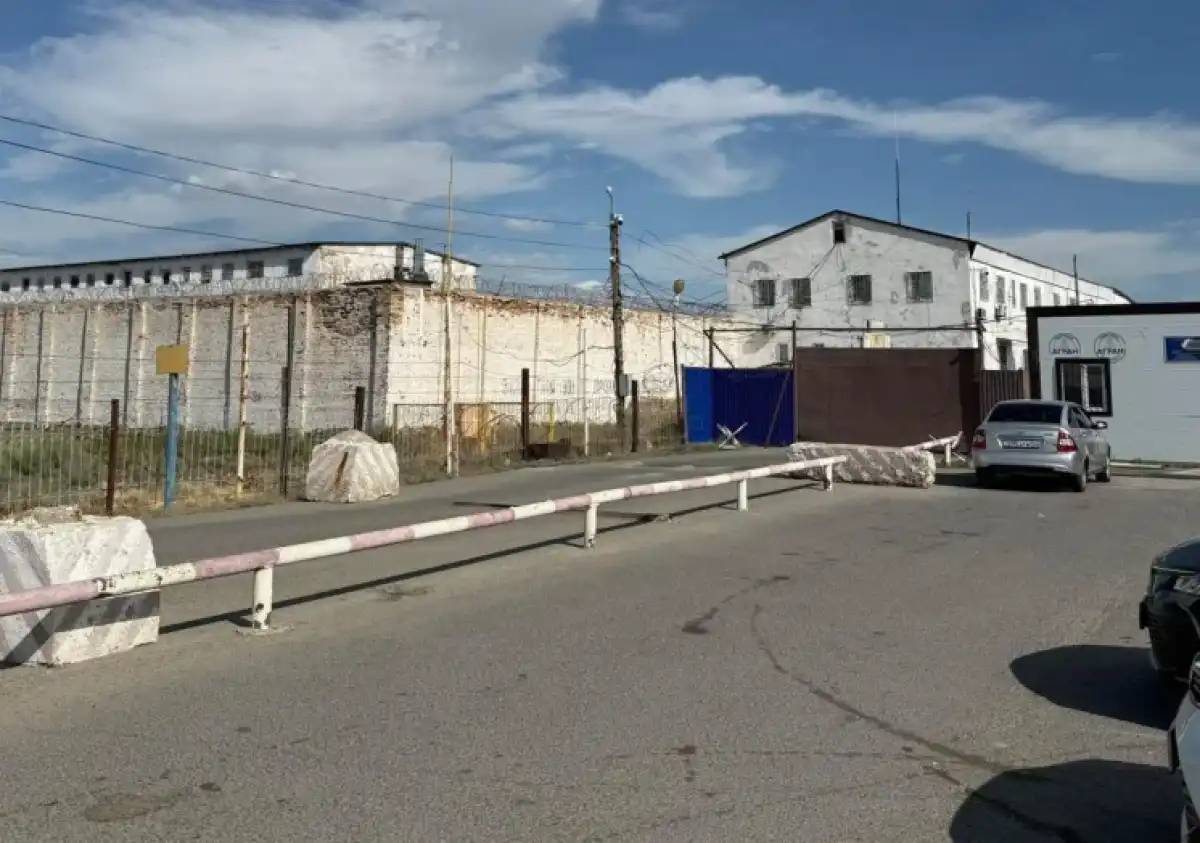 Атырау облысында түрме қызметкерлері қателесіп басқа сотталушыны бостандыққа жіберген