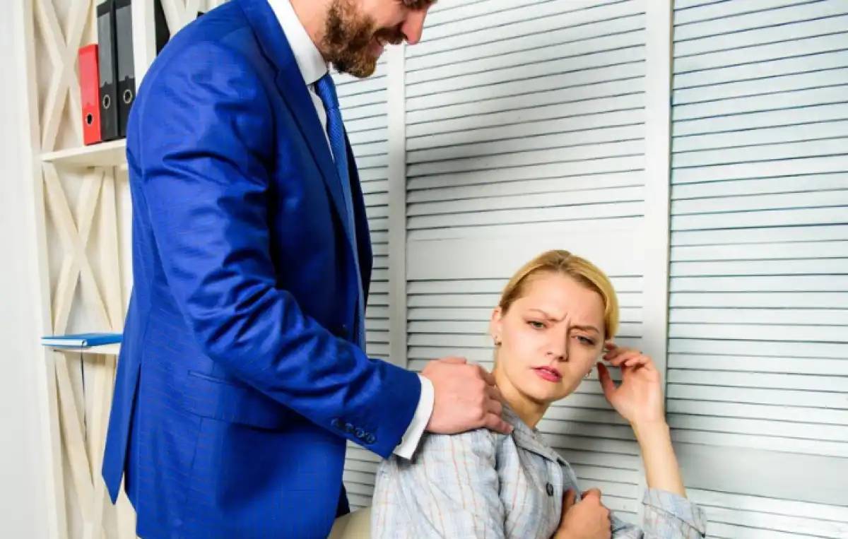 Елімізде қызметкерді жыныстық қудалау жазаланатын болады