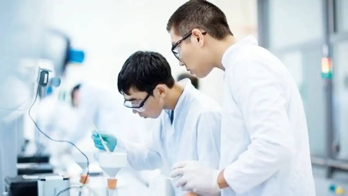 12 сәуір – Ғылым қызметкерлері күні