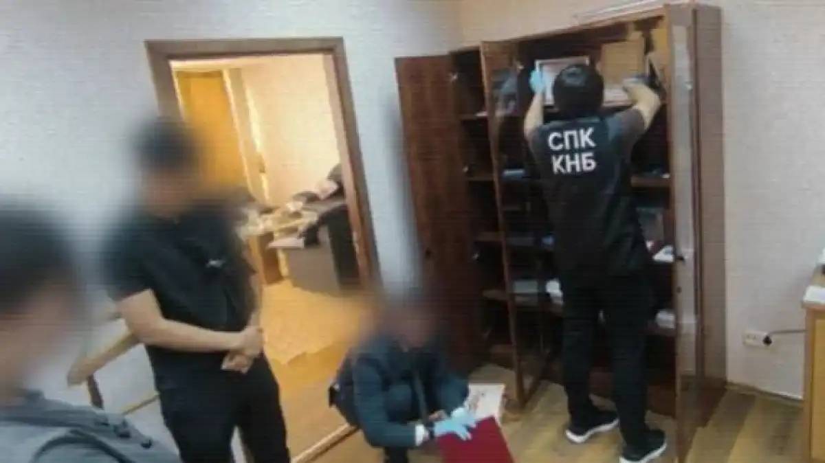 Көлік вице-министрі пара алды деген күдікпен қамауға алынды (ВИДЕО)