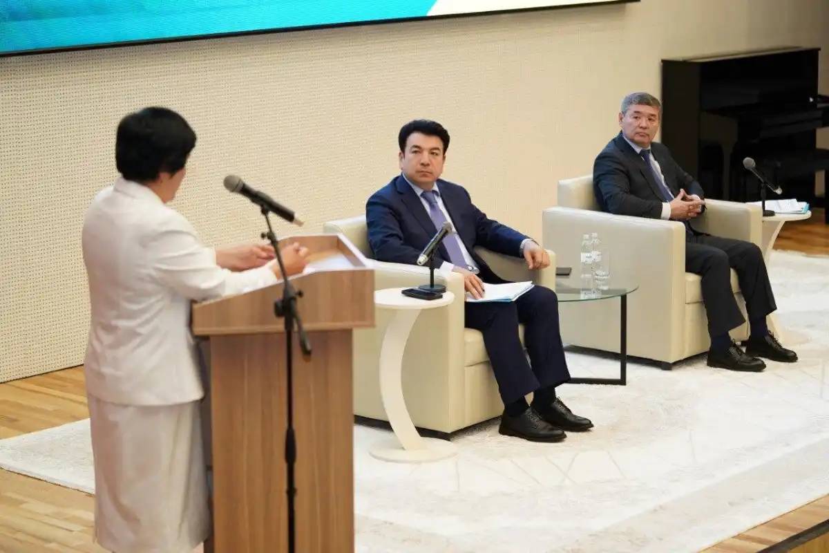 Ғани Бейсембаев жайлы мектептер ұжымдарымен кездесті