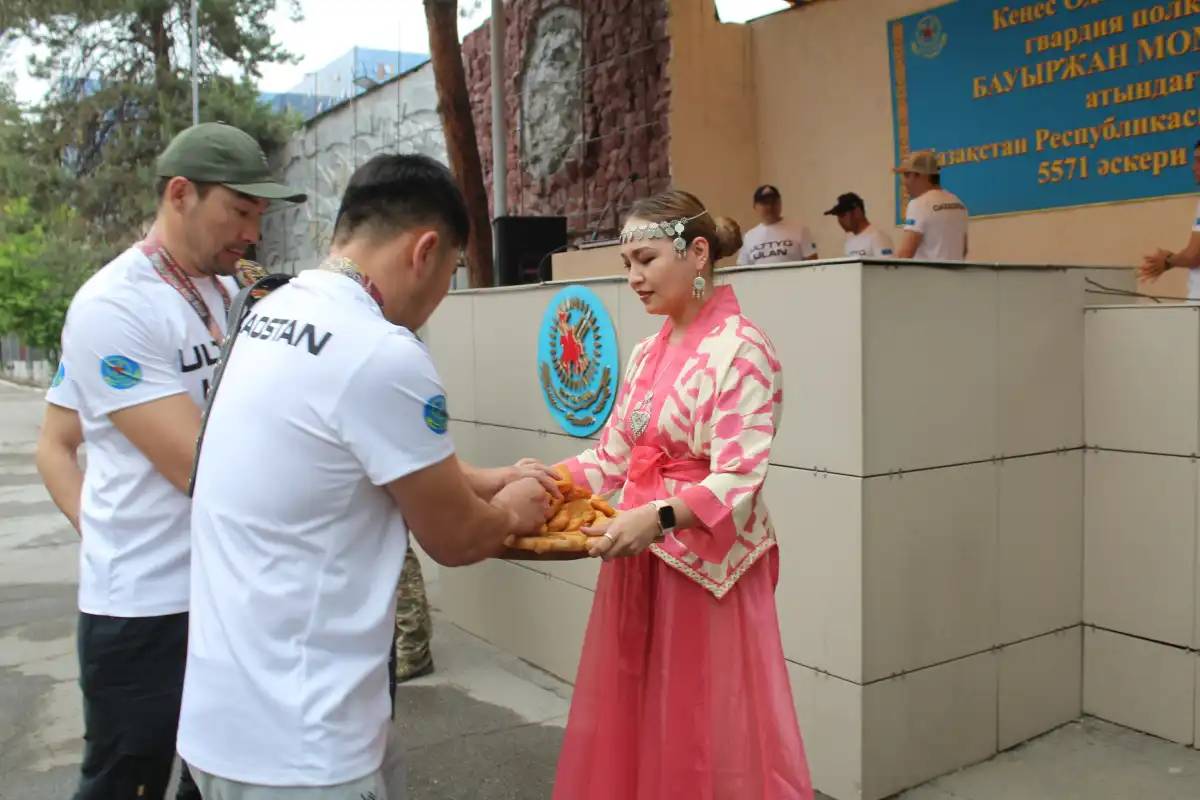 Халықаралық жарыста жүлделі орын алған әскери қызметшілер елге оралды