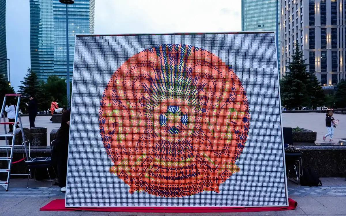 Астанада 3 мың Рубик кубигінен Елтаңба бейнесі құрастырылды