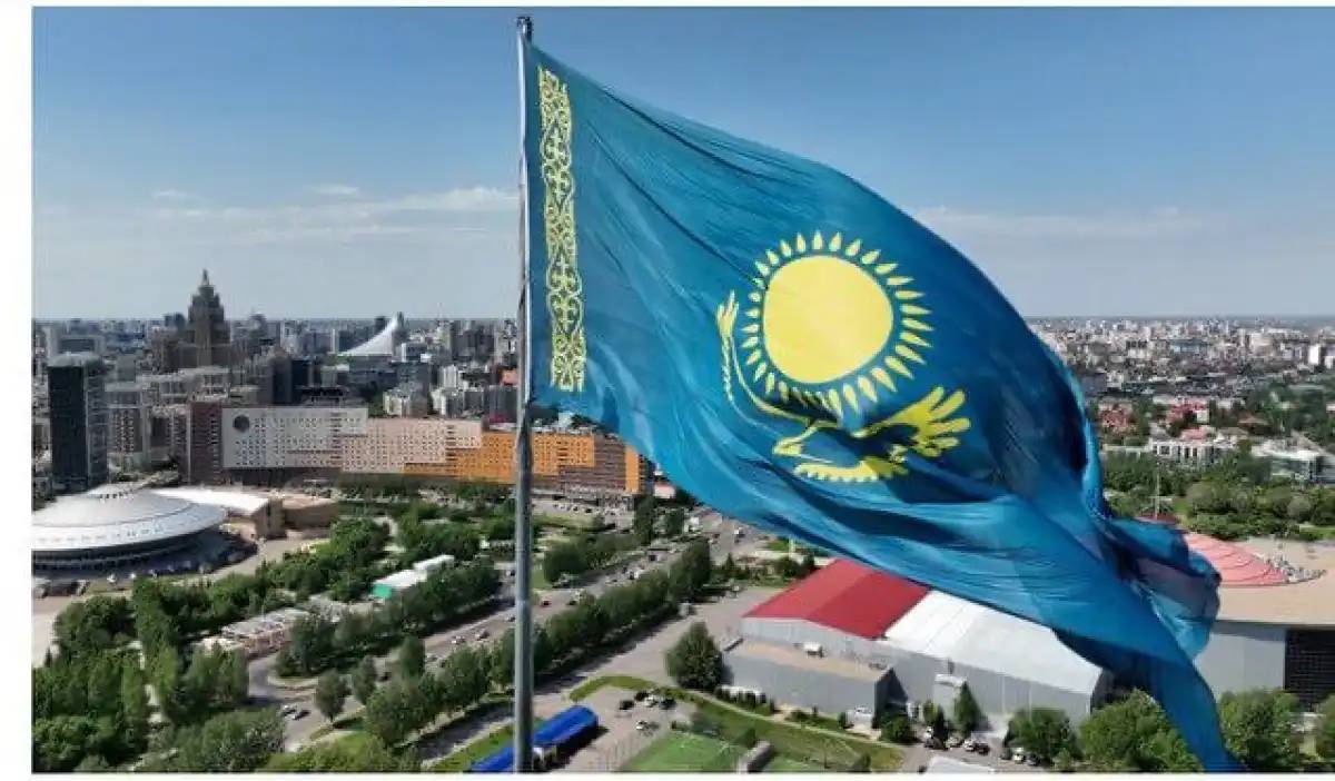 Депутаттық корпус өкілдерімен бірге Мемлекеттік Туды көтеру рәсімінің куәсі болдым - Табиғат Зейнұлқабден