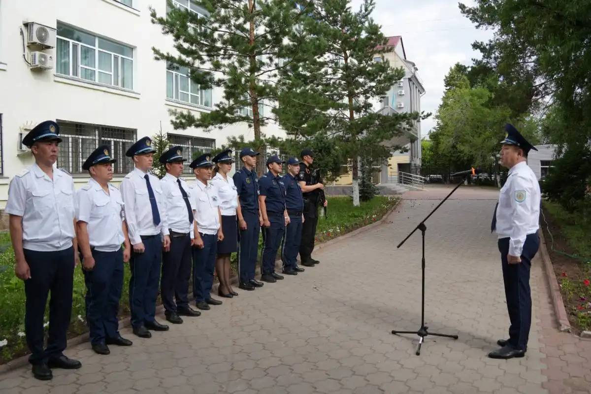 Полицейлер қызметте қаза тапқан әріптестерінің рухына тағзым етті