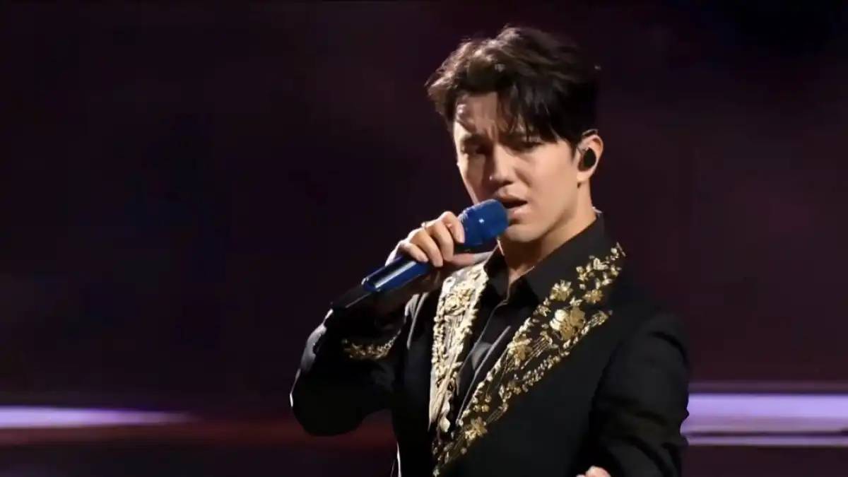 Димаш Құдайберген Шанхай халықаралық кинофестивалінің жабылу салтанатында өнер көрсетті