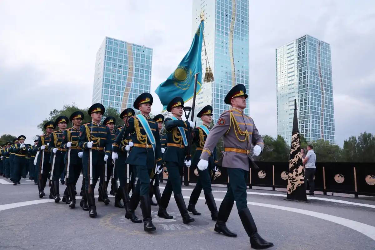 Ұландықтар Мемлекеттік рәміздер күніне орай салтанатты шеру өткізді