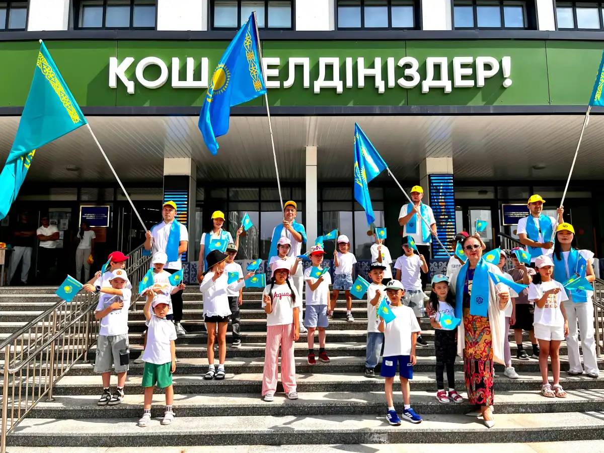 Астанада 10 000-нан астам бала бір мезгілде Әнұран шырқады