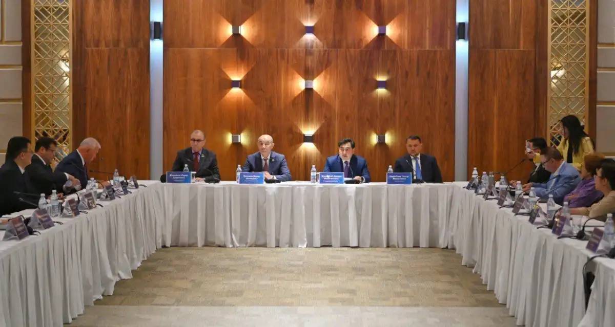 Елордада мемлекеттік қызмет туралы жаңа Заң жобасын талқылауға арналған дөңгелек үстел өтті
